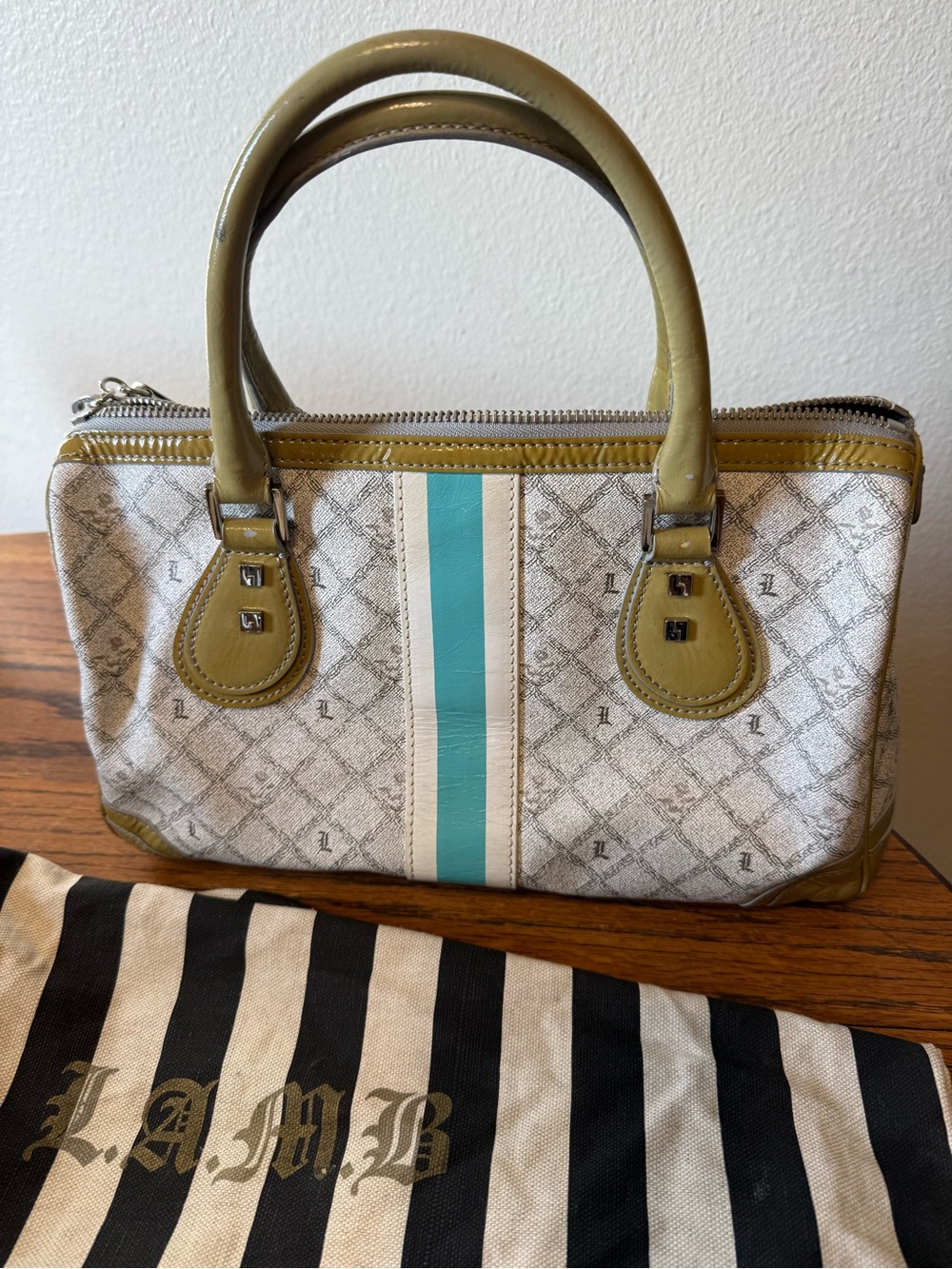 Lamb Deadstock ultra rare y2k hard to find tote in excellent condition